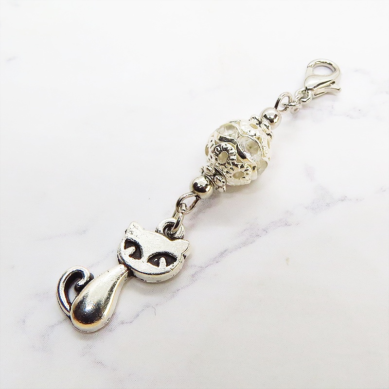 マスクチャーム アンティークシルバーの猫とメタルビーズの大人可愛いチャーム