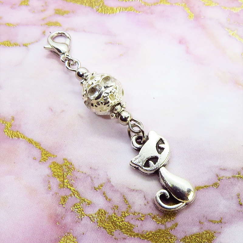 マスクチャーム アンティークシルバーの猫とメタルビーズの大人可愛いチャーム