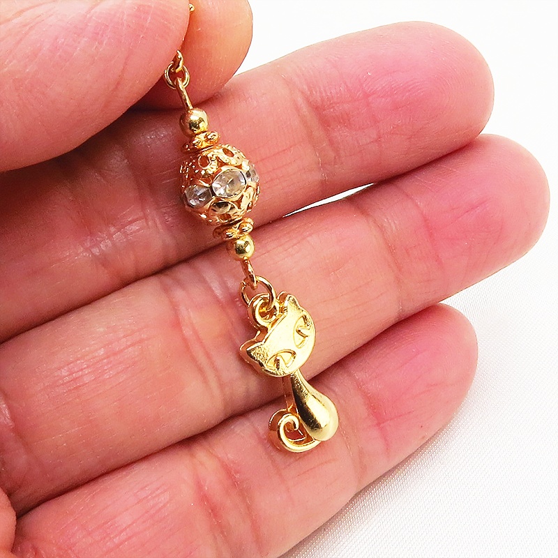 マスクチャーム マットゴールドの猫とメタルビーズの大人可愛いチャーム