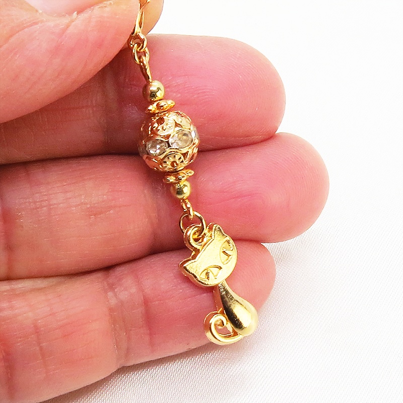 マスクチャーム マットゴールドの猫とメタルビーズの大人可愛いチャーム