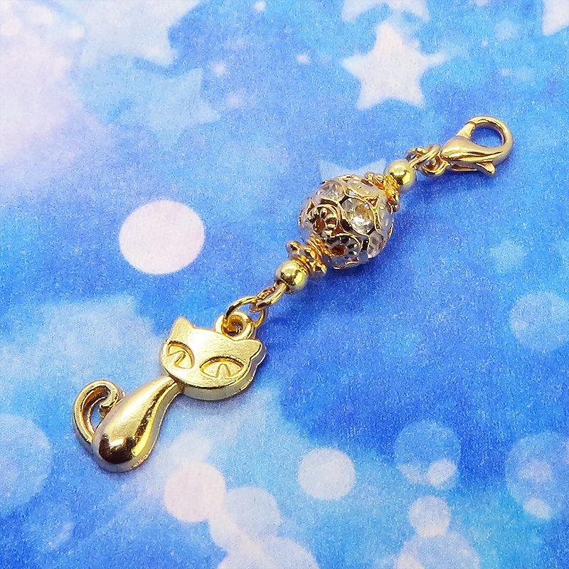 マスクチャーム マットゴールドの猫とメタルビーズの大人可愛いチャーム