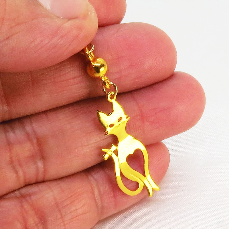 マスクチャーム ゴールドカラーのスマートな猫シルエットモチーフのチャーム