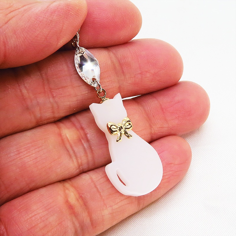 マスクチャーム ゴールドリボンの白猫チャームとスワロフスキーのチャーム アクリル キーホルダー