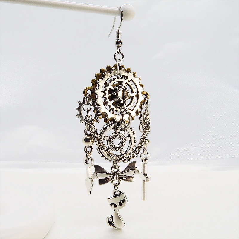 アンティークシルバー 猫と歯車のスチームパンク多層構造ピアス チェーンピアス サージカル可