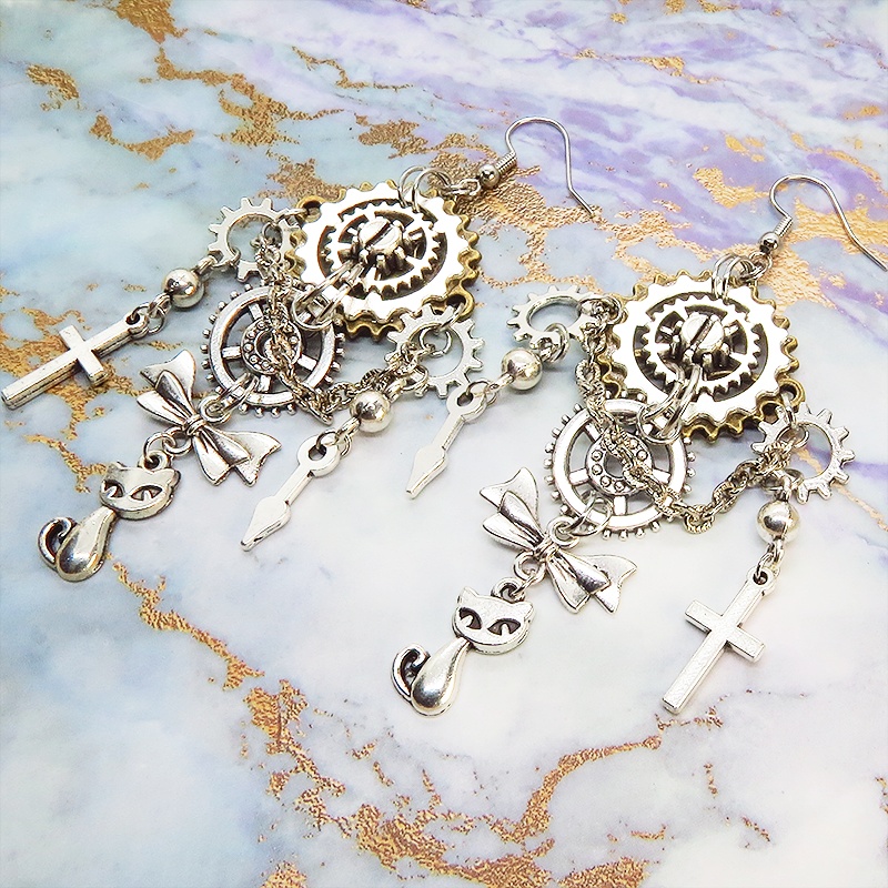 アンティークシルバー 猫と歯車のスチームパンク多層構造ピアス チェーンピアス サージカル可