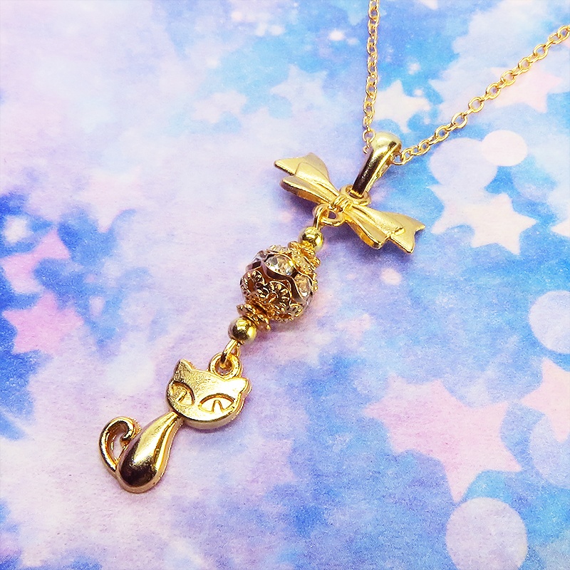 マットゴールド 猫とリボンとメタルビーズを組合せたコンパクトなネックレス ラインストーン 長さ調整可