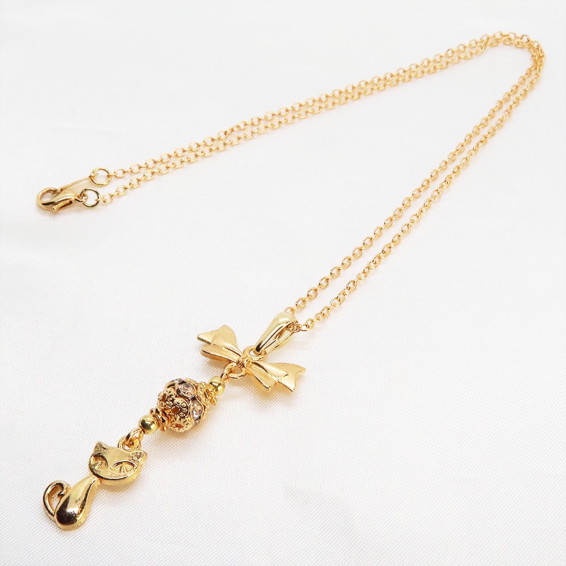 マットゴールド 猫とリボンとメタルビーズを組合せたコンパクトなネックレス ラインストーン 長さ調整可