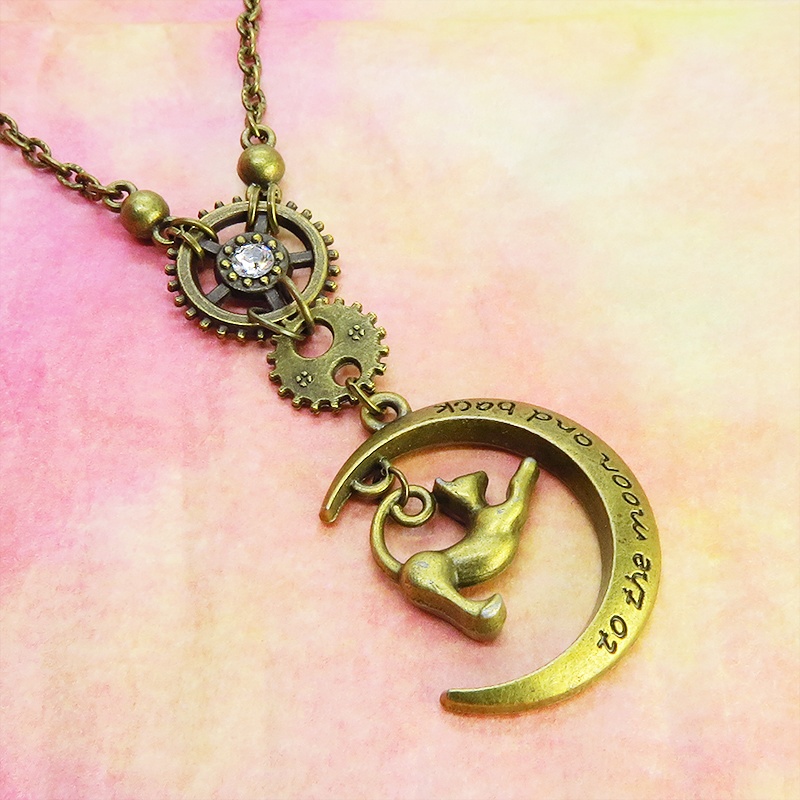 アンティークゴールド のび猫と三日月と歯車のスチームパンク風ネックレス スワロフスキー 長さ調整可