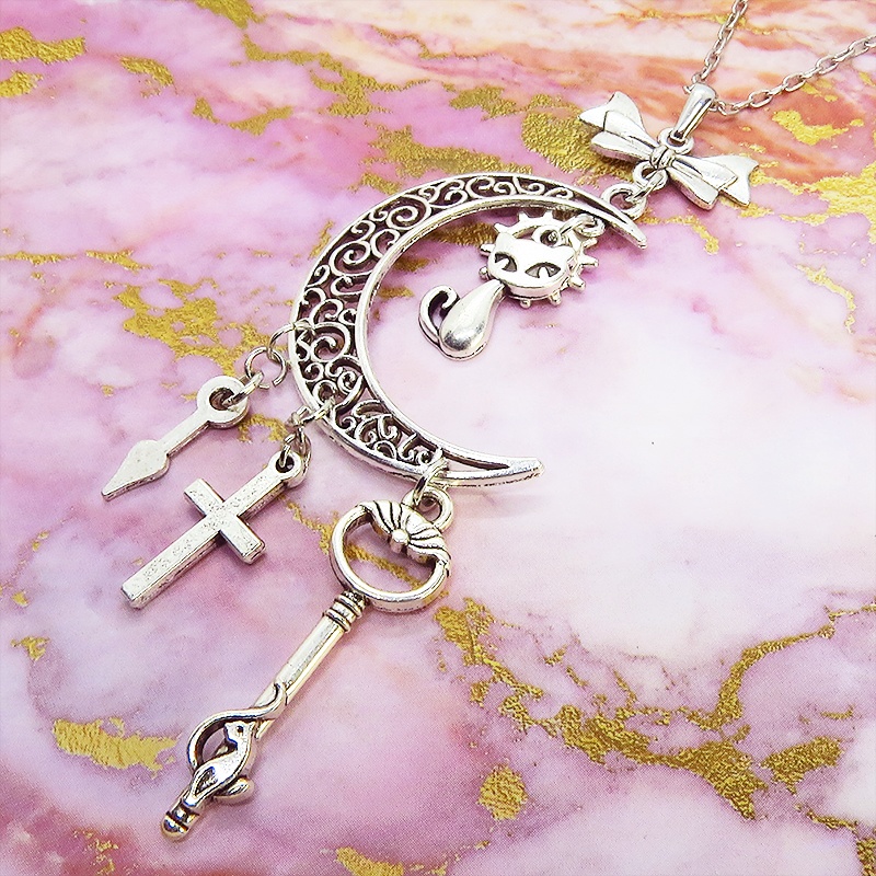 アンティークシルバー 猫とアラベスク調の透かし模様の入った三日月のネックレス リボン 鍵 ロザリオ 時計の針 長さ調整可