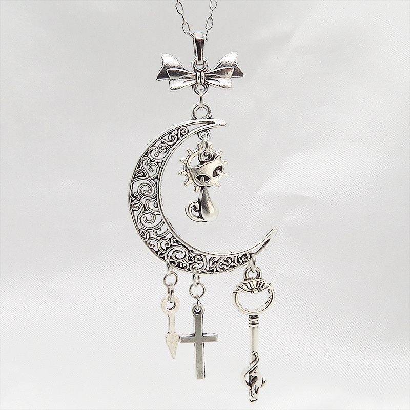 アンティークシルバー 猫とアラベスク調の透かし模様の入った三日月のネックレス リボン 鍵 ロザリオ 時計の針 長さ調整可