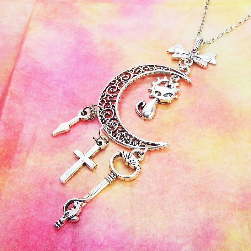 アンティークシルバー 猫とアラベスク調の透かし模様の入った三日月のネックレス リボン 鍵 ロザリオ 時計の針 長さ調整可