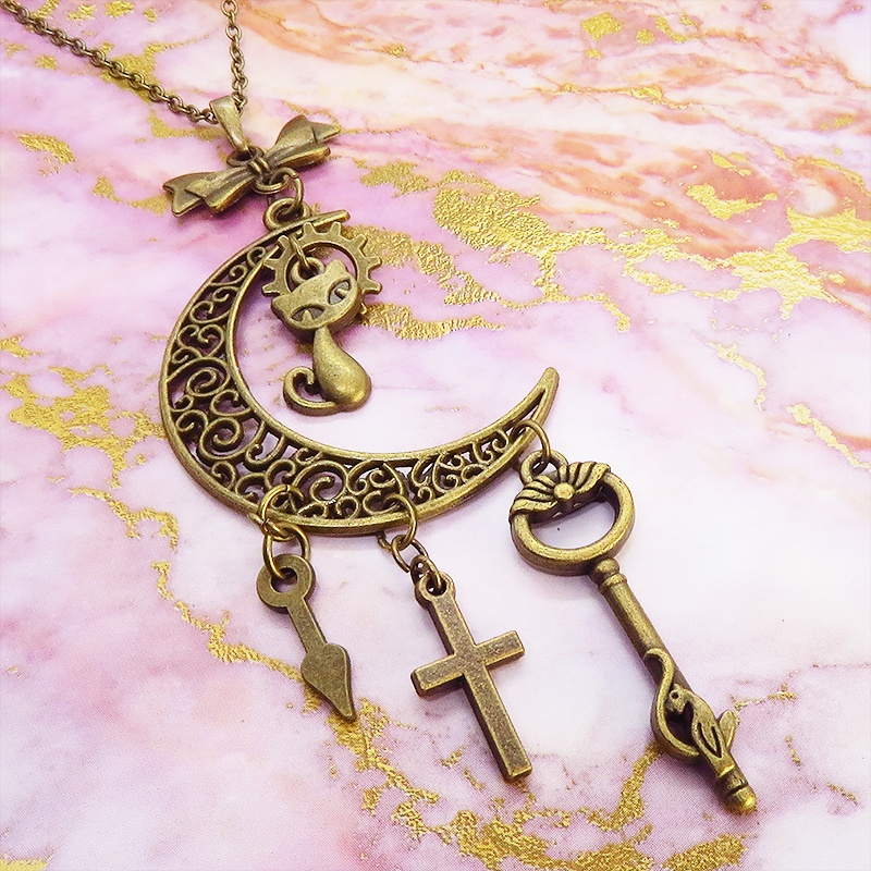 アンティークゴールド 猫とアラベスク調の透かし模様の入った三日月のネックレス リボン 鍵 ロザリオ 時計の針 長さ調整可