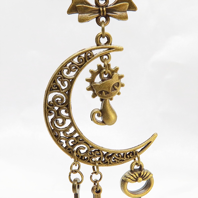 アンティークゴールド 猫とアラベスク調の透かし模様の入った三日月のネックレス リボン 鍵 ロザリオ 時計の針 長さ調整可