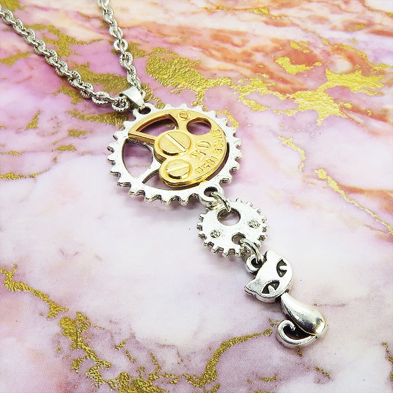 アンティークシルバー 猫と歯車を組合せたスチームパンク風ペンダントネックレス 長さ調整可