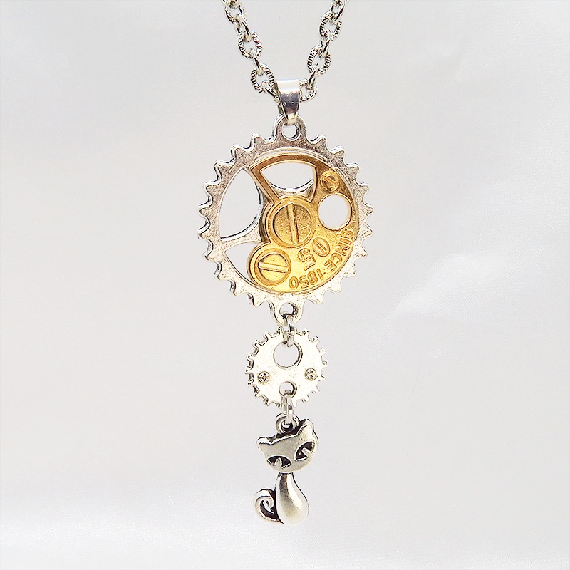 アンティークシルバー 猫と歯車を組合せたスチームパンク風ペンダントネックレス 長さ調整可