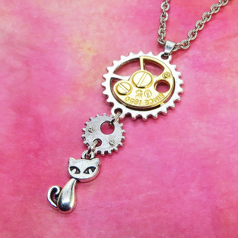 アンティークシルバー 猫と歯車を組合せたスチームパンク風ペンダントネックレス 長さ調整可