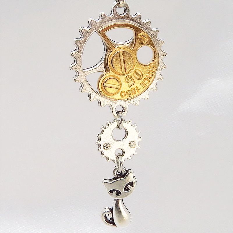 アンティークシルバー 猫と歯車を組合せたスチームパンク風ペンダントネックレス 長さ調整可