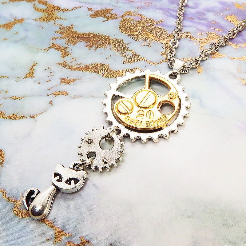 アンティークシルバー 猫と歯車を組合せたスチームパンク風ペンダントネックレス 長さ調整可