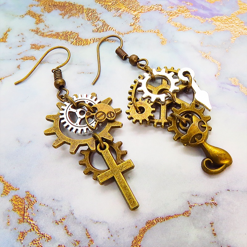 スチームパンク風 猫とロザリオと歯車のアシンメトリーピアス Vol.01 アンティークカラー