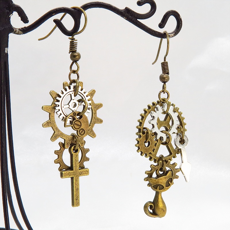 スチームパンク風 猫とロザリオと歯車のアシンメトリーピアス Vol.01 アンティークカラー
