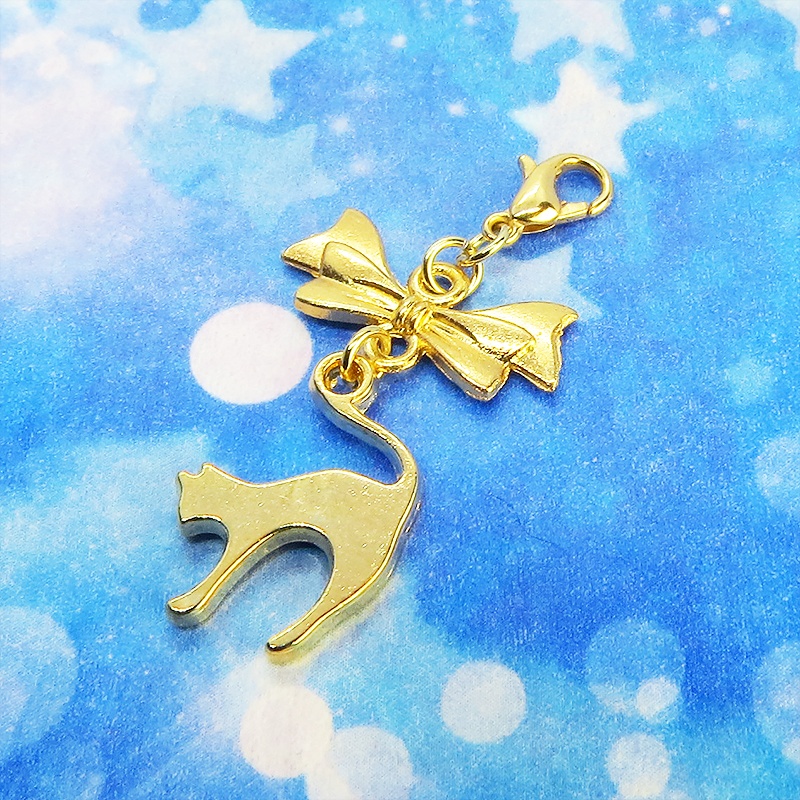 マスクチャーム マットゴールドの跳ね猫とリボンの大人可愛いチャーム キーホルダー