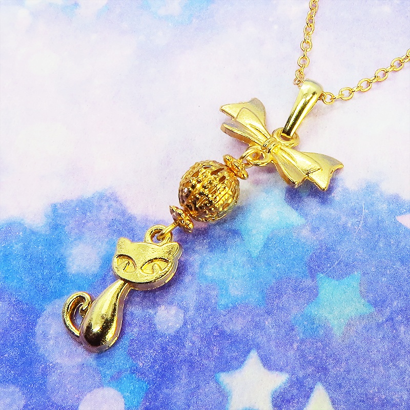 マットゴールドの猫とリボンと透かしメタルビーズのチャームのネックレス
