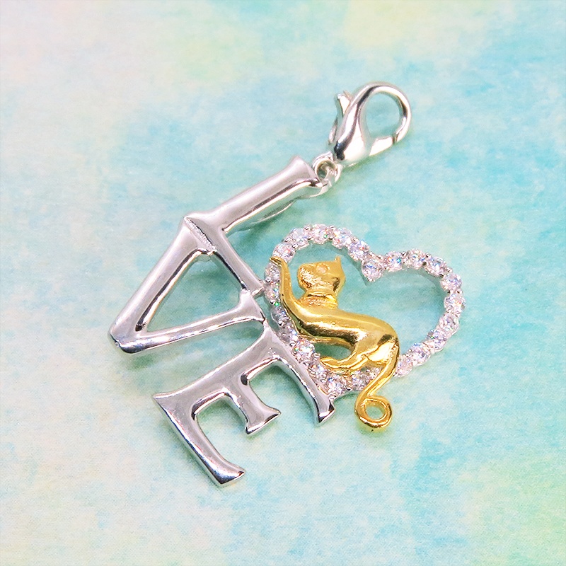 マスクチャーム シルバー925 猫とハートとLOVEのミックスモチーフ キュービックジルコニア 18Kゴールドコーティング