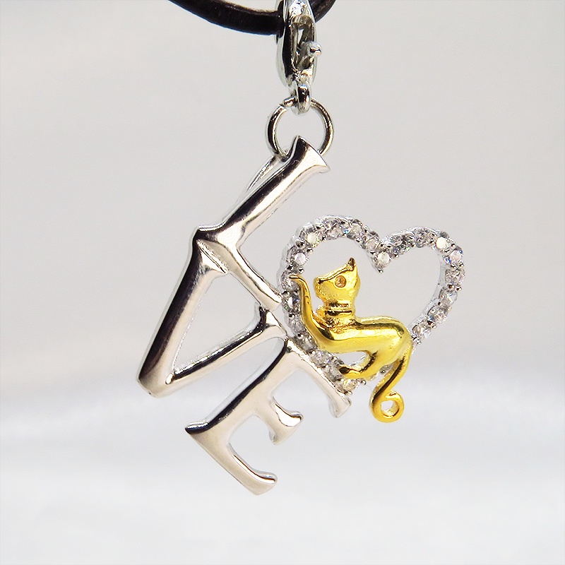マスクチャーム シルバー925 猫とハートとLOVEのミックスモチーフ キュービックジルコニア 18Kゴールドコーティング