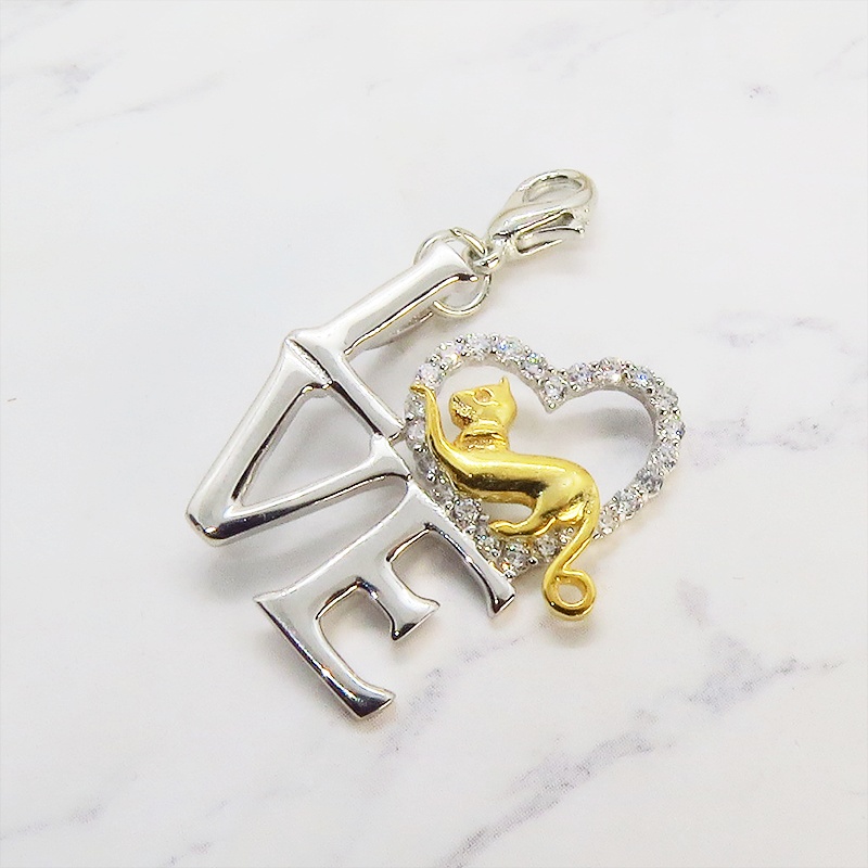 マスクチャーム シルバー925 猫とハートとLOVEのミックスモチーフ キュービックジルコニア 18Kゴールドコーティング