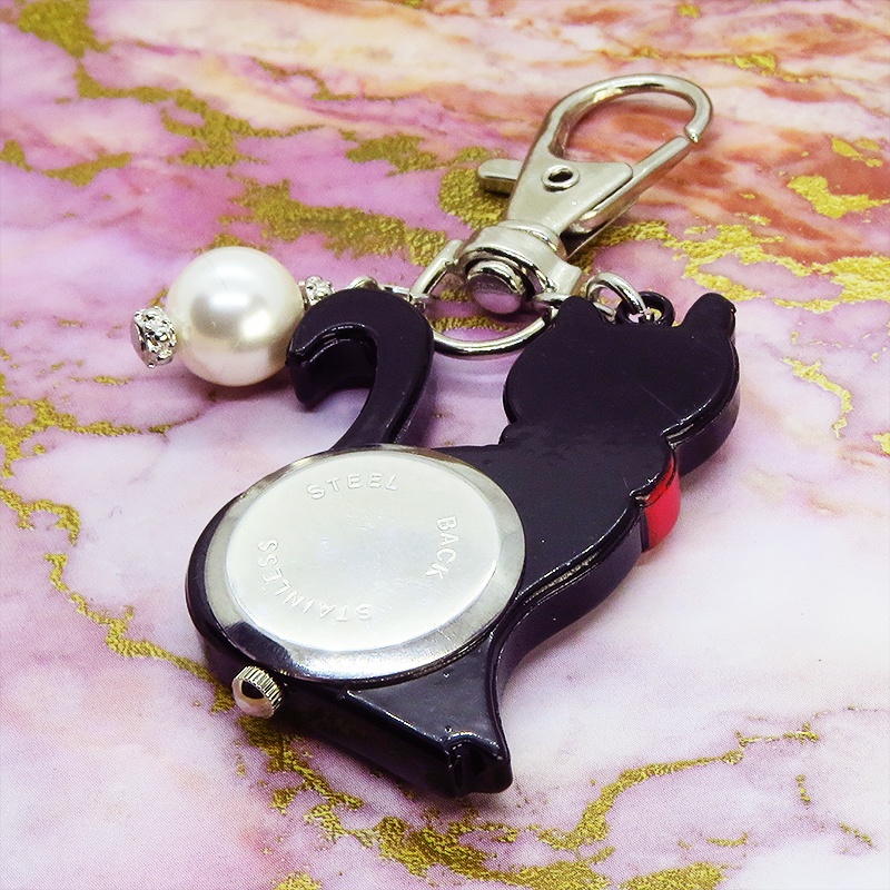 黒猫の懐中時計 大きめスワロフスキーパールのチャーム付き キーホルダー バッグチャーム アナログ時計