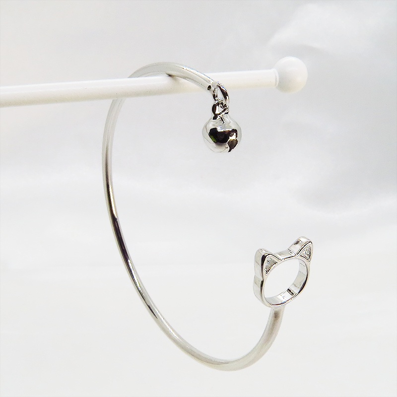 「再販」シルバー925 猫フェイスと鈴のモチーフが両端についた大人可愛いバングル ブレスレット