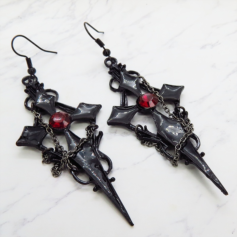 黒く輝く十字架のブラッククロスチェーンピアス ロザリオ ゴシック パンク ロック メタルブラック