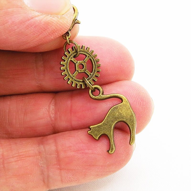 マスクチャーム チームパンク風 跳ね猫と歯車のシンプルなチャーム キーホルダー アンティークカラー