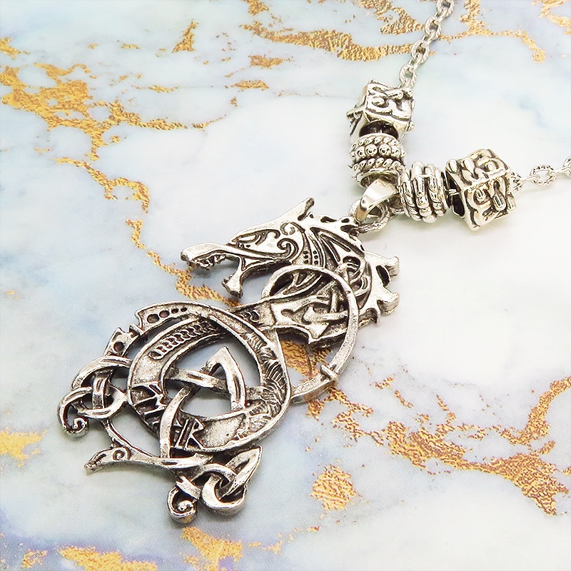 アンティークシルバー ドラゴンモチーフのペンダントネックレス 模様刻みチェーン ゴシック パンク メタル 龍 長さ調整可