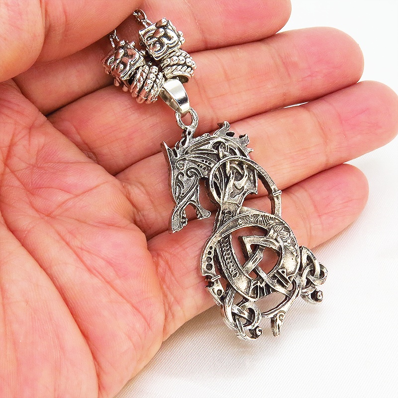 アンティークシルバー ドラゴンモチーフのペンダントネックレス 模様刻みチェーン ゴシック パンク メタル 龍 長さ調整可