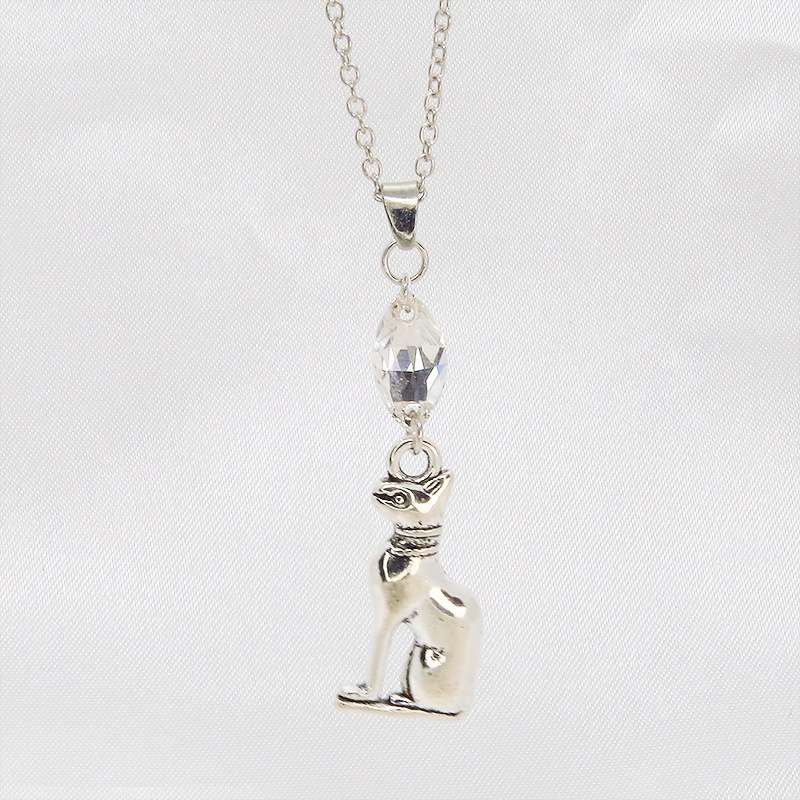 バステト 猫の神様 エジプト神 猫モチーフとスワロフスキーのネックレス 立体 シルバーカラー