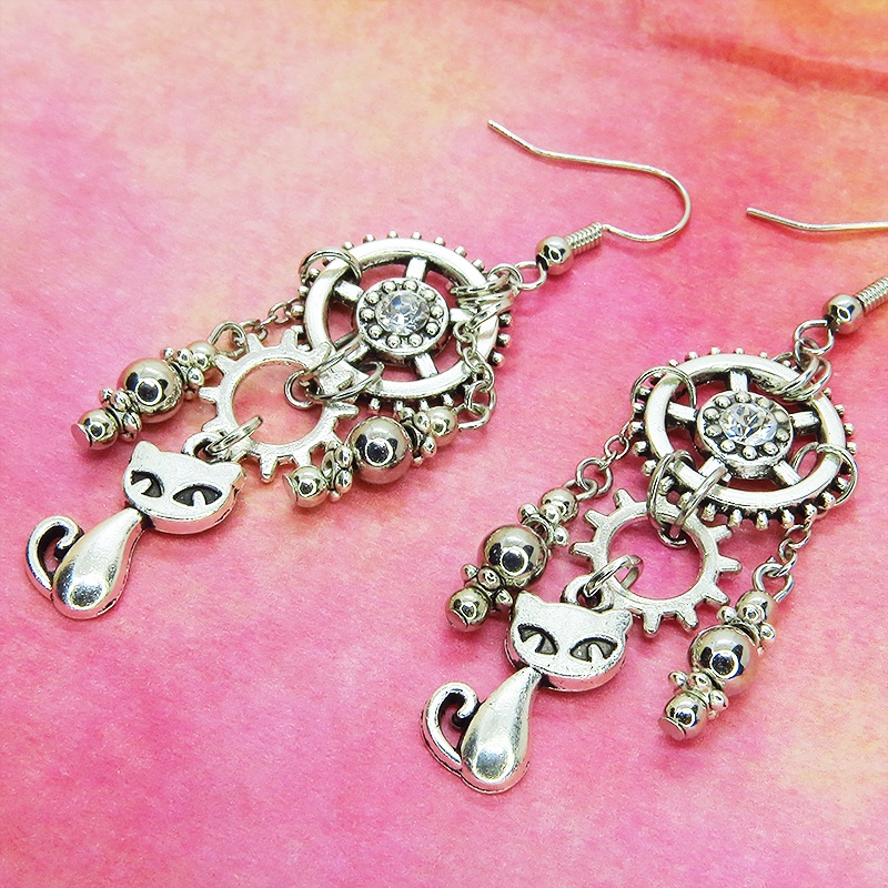 スチームパンク風 猫と歯車・ギアのチェーンピアス アンティークシルバー スワロフスキー