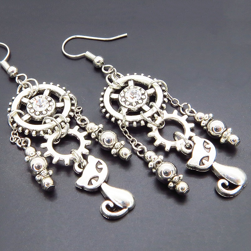 スチームパンク風 猫と歯車・ギアのチェーンピアス アンティークシルバー スワロフスキー