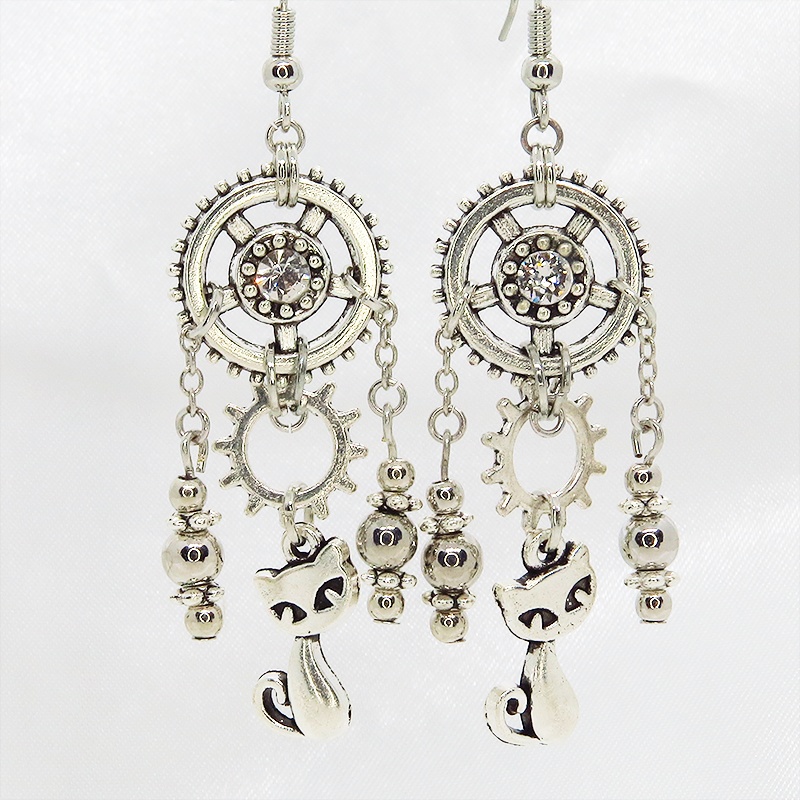 スチームパンク風 猫と歯車・ギアのチェーンピアス アンティークシルバー スワロフスキー