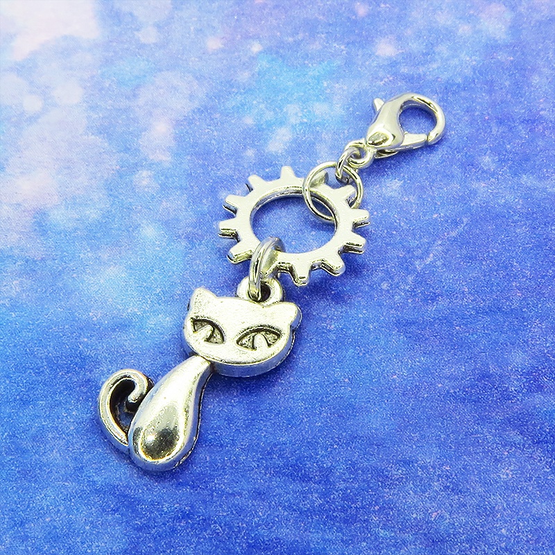 マスクチャーム アンティークシルバー 猫と中があいた歯車を組み合わせた可愛いチャーム キーホルダー スチームパンク風