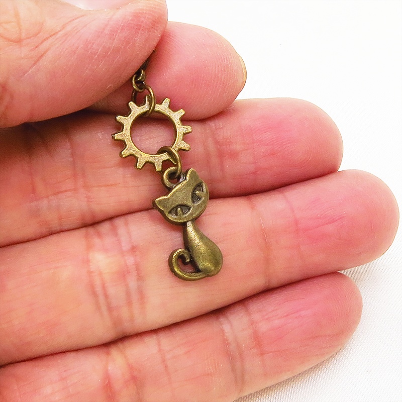 マスクチャーム アンティークカラー 猫と中があいた歯車を組み合わせた可愛いチャーム キーホルダー スチームパンク風