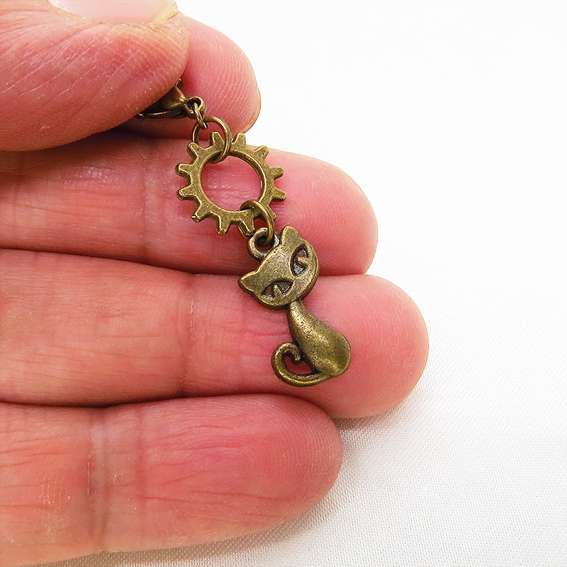 マスクチャーム アンティークカラー 猫と中があいた歯車を組み合わせた可愛いチャーム キーホルダー スチームパンク風