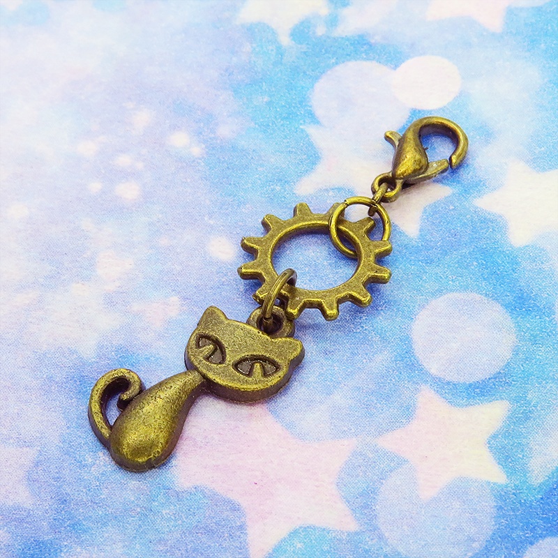 マスクチャーム アンティークカラー 猫と中があいた歯車を組み合わせた可愛いチャーム キーホルダー スチームパンク風