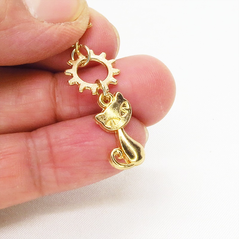 マスクチャーム マットゴールド 猫と中があいた歯車を組み合わせた可愛いチャーム キーホルダー スチームパンク風