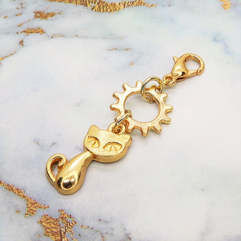マスクチャーム マットゴールド 猫と中があいた歯車を組み合わせた可愛いチャーム キーホルダー スチームパンク風