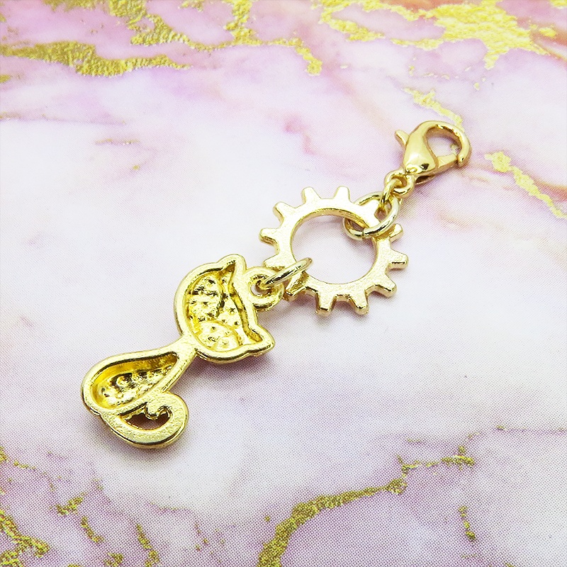 マスクチャーム マットゴールド 猫と中があいた歯車を組み合わせた可愛いチャーム キーホルダー スチームパンク風