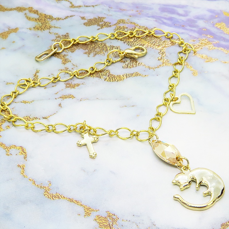 丸くなってる可愛い猫モチーフと大きめスワロスフキー(ゴールドシャドー)のブレスレット ゴールドカラー