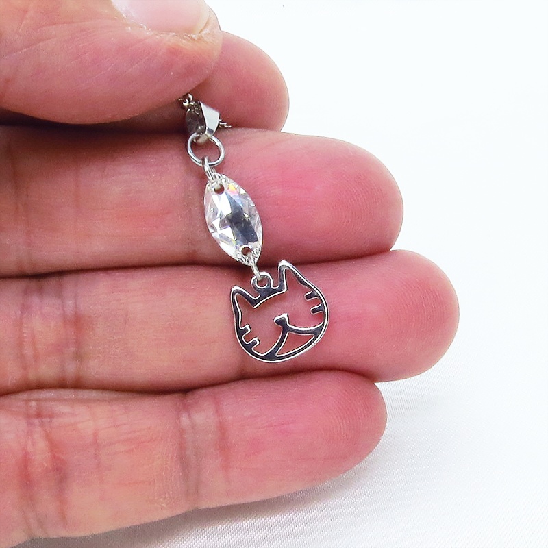 猫フェイスシルエットモチーフとと大きめスワロフスキー・クリスタル(クリアカラー)のネックレス シルバーカラー