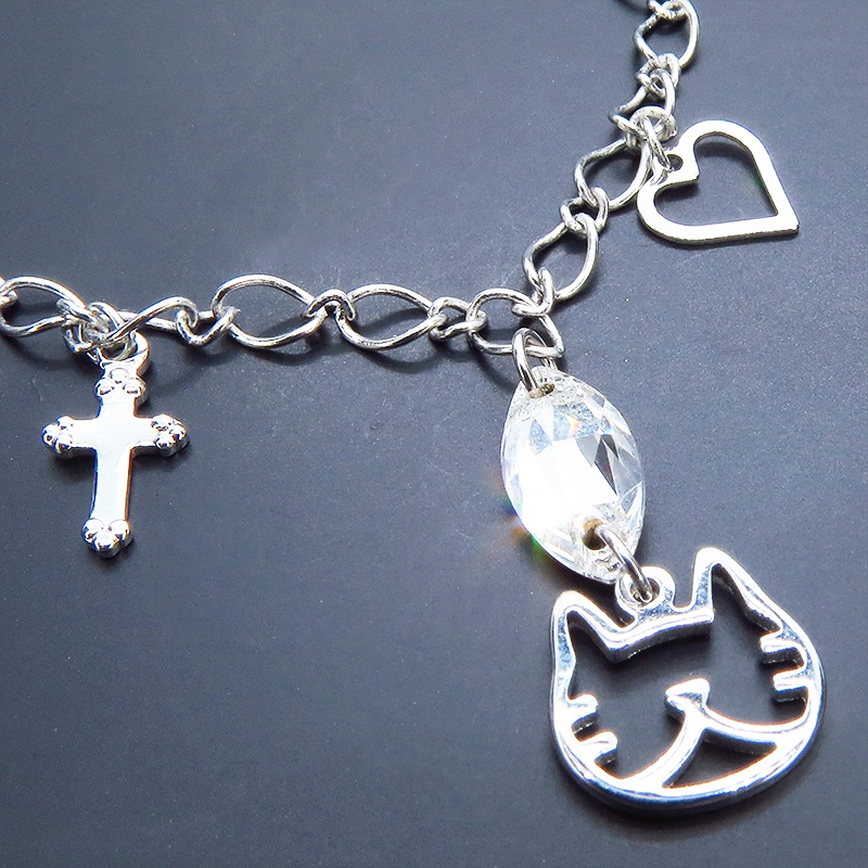 猫フェイスシルエットモチーフと大きめスワロフスキー(クリアカラー)のブレスレット シルバーカラー ロザリオ ハート