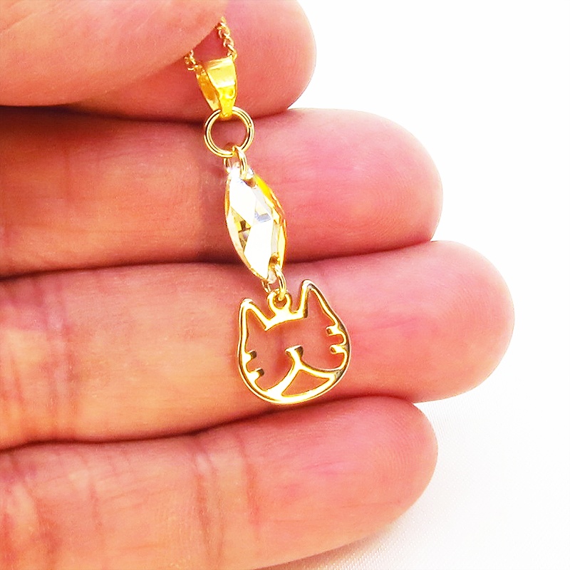 猫フェイスシルエットモチーフとと大きめスワロフスキー・クリスタル(クリアカラー)のネックレス ゴールドカラー